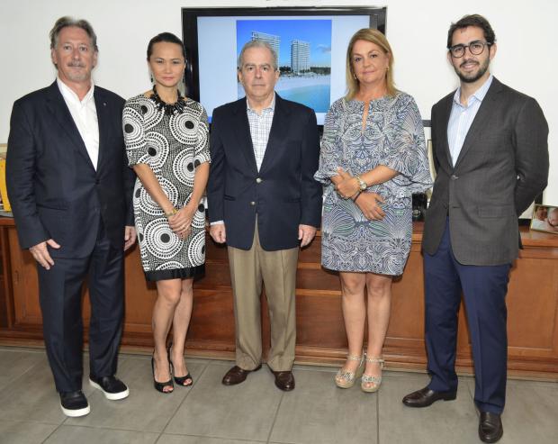  Pedro Plá, Huang Hsin, Juan Pérez Morales ,Belén Gómez y Javier Pérez Pittaluga.