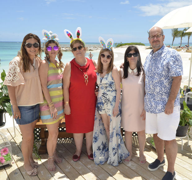 Sarah Olivero, María Alejandra Fondeur, Mary Carmen Hazoury, Jeanne Fondeur Hazoury, Ivette Kury y Juan Carlos Toral .