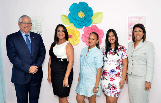 Víctor Virgilio Méndez, Carol Pou, Alba Blanco, Massiel Rodríguez y Damaris Rivas. 