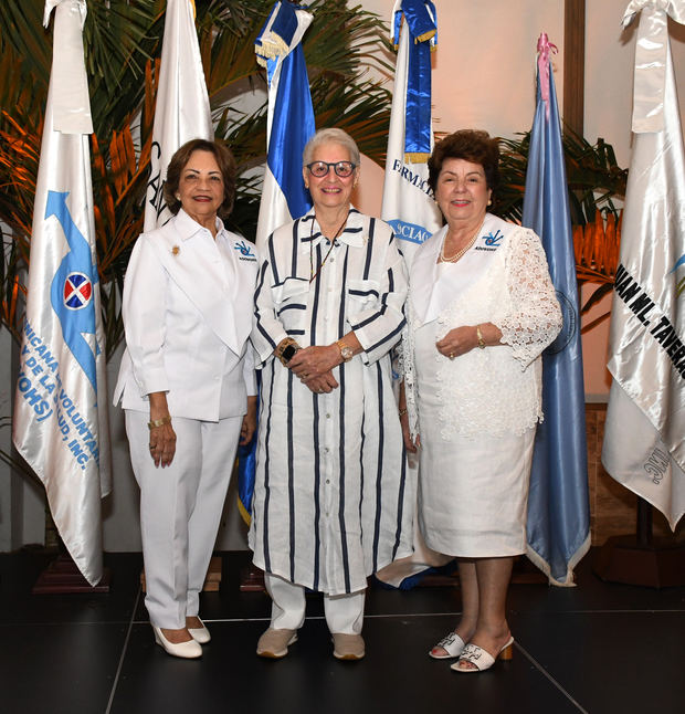 Angélica Benitez de Ginebra, Rosa Margarita Bonetti de Santana (Pirigua) e Ingrid Paiewonsky.