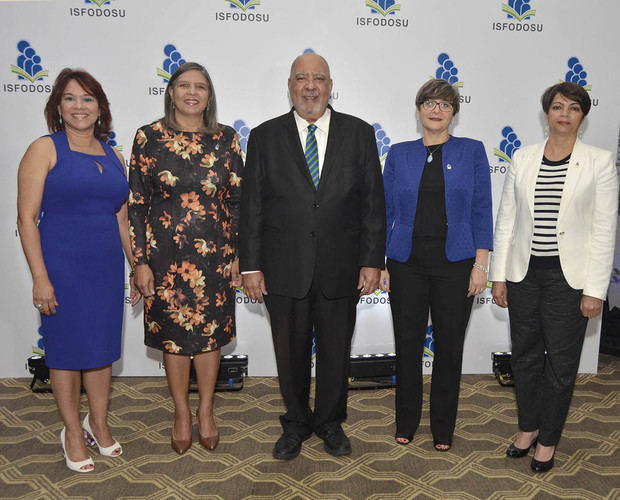 Francis Meriño de Daniele, Rosa Kranwinkel, Julio Sánchez Maríñez, Andrea Paz y Mirta Lora.