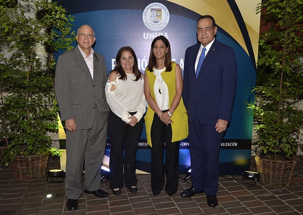  Gustavo Batista, Grace Cochón, Odile Camilo y Julio Amado Castaños Guzmán