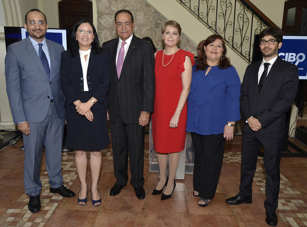 Fotografia Principal Leandro Feliz Matos, Sandy Lockward, Julio Amado Castaños Guzmán, Aída Mencia Ripley, Dulce Pereyra y Elvin Mancebo