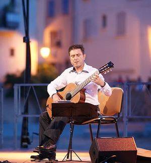 Simón Schembri destacado guitarrista maltés se presentará por primera vez en el país