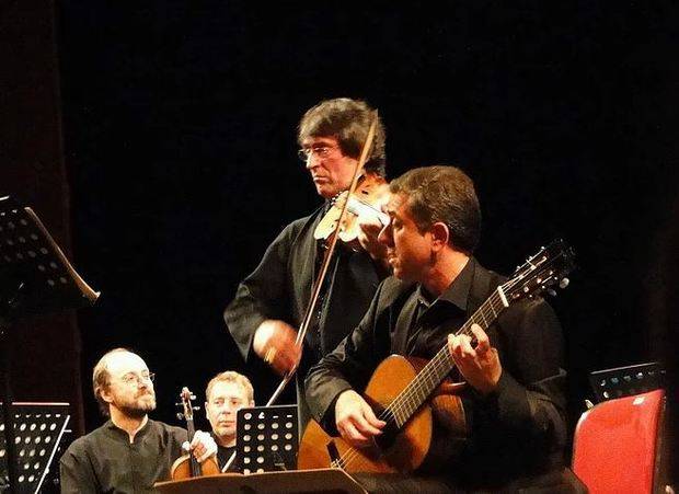 Laureado guitarrista clásico de Malta ofrecerá
recital en 30 aniversario de Cámara Británica