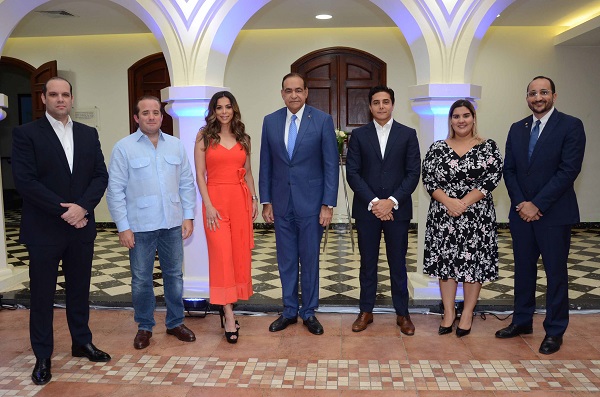 Rodolfo Borrell,  José Ignacio Paliza, Lourdes Stephen, Julio Amado Castaños Guzmán, Manelic  Mejía López, Diana Fernández Arbaje y Leandro Feliz Matos.