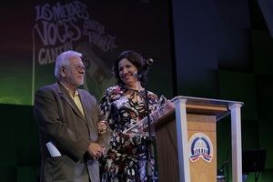 La vicepresidenta de la República, doctora Margarita Cedeño, junto al padre Domingo Legua, director del Banco de Alimentos República Dominicana