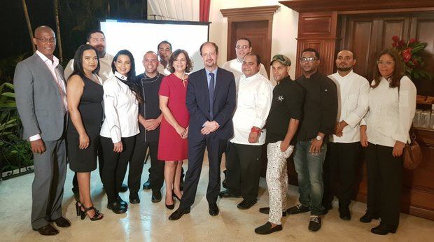 Embajador José Gómez y chefs de la República Dominicana -