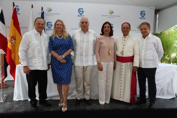 Frank Rainieri, Eva Zato, Dr Zato, Haydee Rainieri, Monseñor Nicanor, Dr Cedano