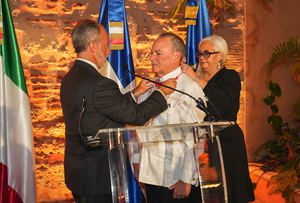 Frank Rainieri recibió de la Orden de la Estrella de Italia la distinción honorífica de “Comendador”.