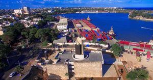 Liberan de camiones parqueo y playa del monumento Fray Antón de Montesinos