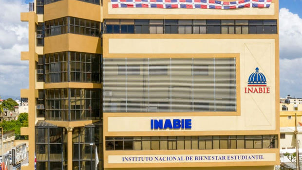 Inabie niega irregularidades en la compra de pan y galletas para escuela.