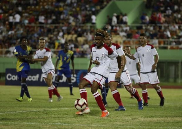Dorny Romero en acción, el sábado pasado, durante un partido de la Liga de Naciones de la Concacaf, entre República Dominicana y Santa Lucia, en el estadio Félix Sánchez.