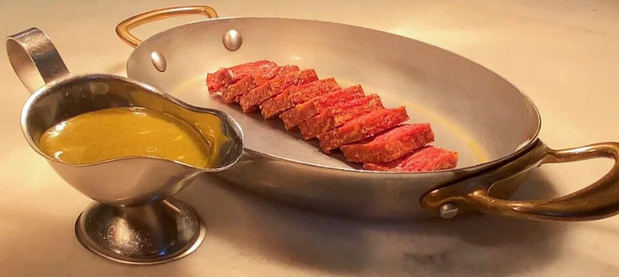 En una suculenta receta contra el calentamiento global, los londinenses pueden degustar ahora un bistec vegano impreso en 3D.