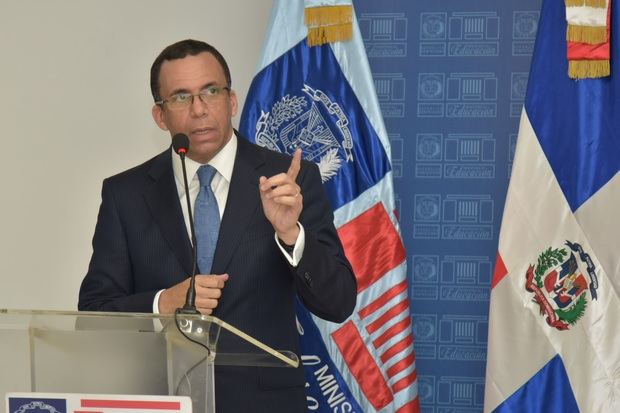 Ministro de Educación, Andrés Navarro. 