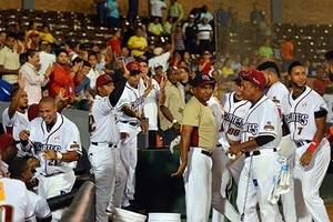 Leones y Gigantes se acercan a la cima del béisbol nacional