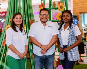 Gina Vera, Jenry Farfán y Chavelis Quezada de Hábitat para la Humanidad.