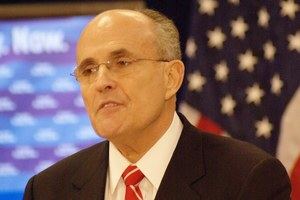  Giuliani vincula la inseguridad ciudadana a la corrupción y la pobreza
