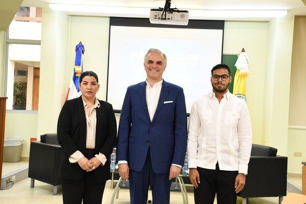 Glenys Caba, Luis Miguel De Camps y José Chuan.