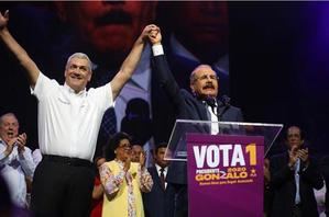 Danilo Medina da su apoyo p&#250;blico al precandidato Gonzalo Castillo en las primarias