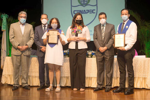 CENAPEC celebra graduación de 1,074 bachilleres.