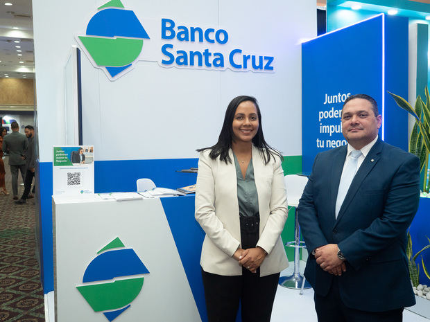 Greeys W. Henríquez, gerente Mi Negocio y Juan de Dios Gonzáles, 2do vicepresidente Banca Persona.