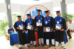 Prospectos de la Academia de los METS de NY en RD escalan nuevo peldaño al graduarse de bachillerato