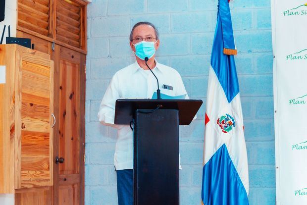  El presidente del Plan Sierra, señor Manuel A. Grullón, agradeció la participación de los asistentes a la ceremonia realizada en el Centro “J. Armando Bermúdez” de Los Montones, San José de las Matas.