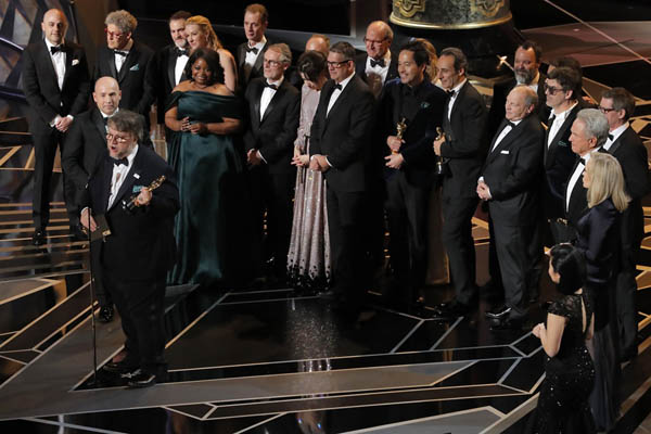 Guillermo del Toro fue premiado por su película The shape of water 