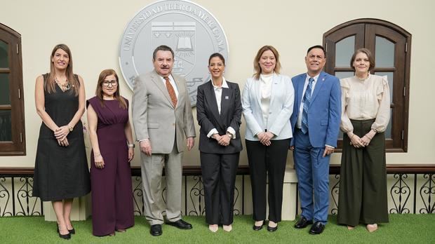 Loraine Amell, Oralia De los Reyes, Antonio Flores, Odile Camilo Vincent, Vhyna Ortega, David Meěndez, Aiěda Menciěa.