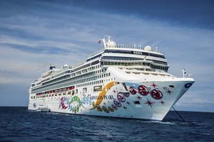 El crucero "Norwegian Pearl" regresará a Miami tras detectar casos de covid-19