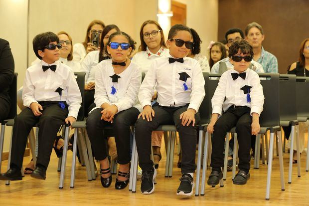 Alegría entre niños y niñas del CAID graduados en habilidades sociales