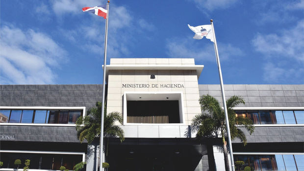 El gobierno dominicano fue reconocido con la “Operación de Manejo de Pasivos Soberana del Año” en los premios anuales otorgados por la prestigiosa revista financiera LatinFinance, correspondientes al año 2021, en un acto celebrado este jueves en la ciudad de Nueva York, Estados Unidos. 