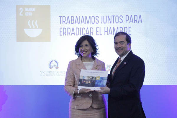 Vicepresidenta Margarita Cedeño y el representante del PNUD en el país, Lorenzo Jiménez de Luis