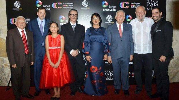 Artistas y ejecutivos del BHD en la premiere del documental.