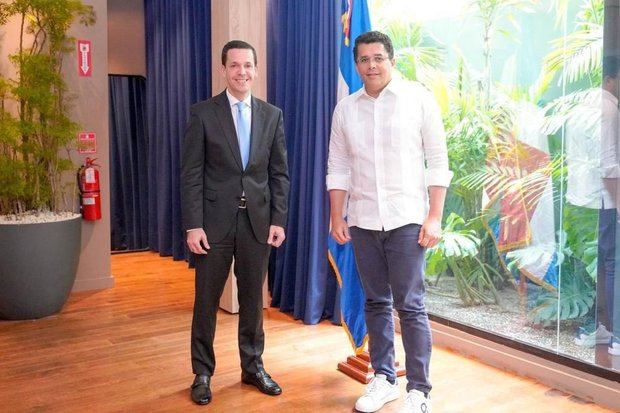 Hugo Beras visita al ministro David Collado al asumir cargo en Intrant