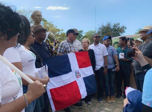 Integrantes del Instituto Duartiano. 