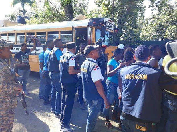 Migración detiene 410 indocumentados durante operativo en provincia Espaillat