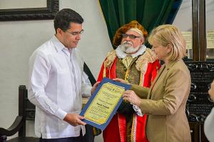 Ciudad Antigua Guatemala reconoce al alcalde David Collado
