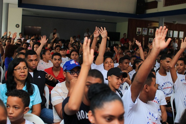 Jóvenes participantes en la actividad