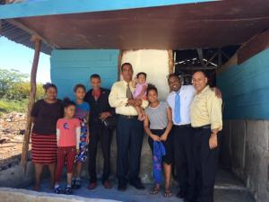 Iglesia Adventista entrega viviendas a familias de escasos recursos de Azua
