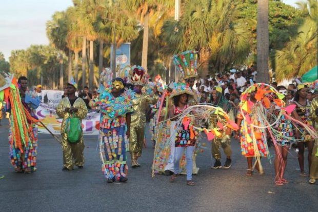 Alcalde Collado encabeza el Carnaval Santo Domingo 2019