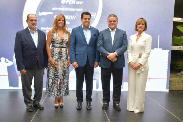 Roberto Rizik, Laura Fernández, David Collado, Raúl Rizik y Alexandra Mejía de Rizik.