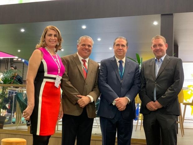 Juana Lahoz, César José de los Santos, ministro Francisco Javier García, Markus Wishchenbart.