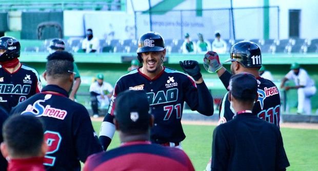 Ronald Guzmán sacudió dos jonrones para encabezar a los Gigantes del Cibao por 6-1 sobre las Estrellas Orientales.