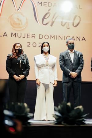 Presidente Abinader impone Medalla al Mérito de la Mujer a 14 damas destacadas