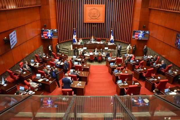 El Senado enví­a a comisión especial el estudio del Código Penal.