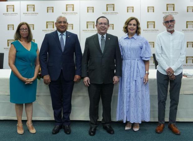 Banco Central pone en circulación 4 nuevas obras en Feria Internacional del Libro
 
 