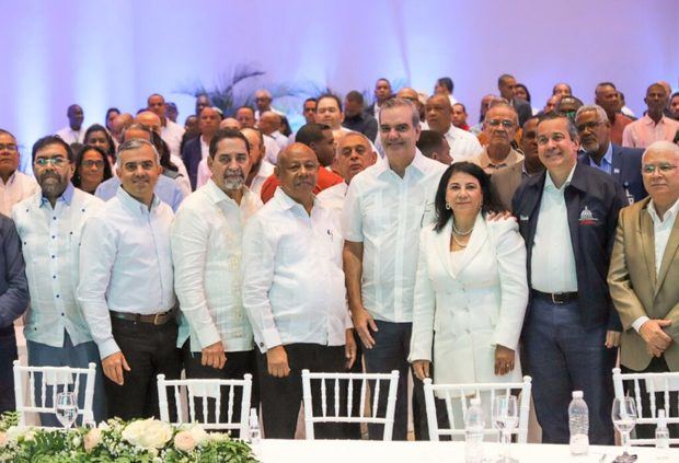 Presidente Abinader anuncia en congreso respaldo a reforma del IAD