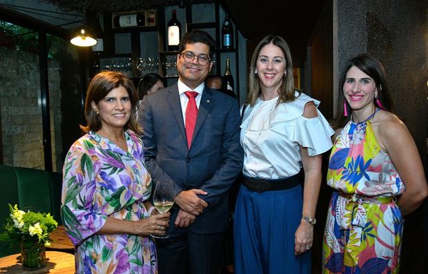 Patricia Llibre, Rafael Ernesto Izquierdo, Gina Saleta de Izquierdo, Ana Lluberes del Toro.